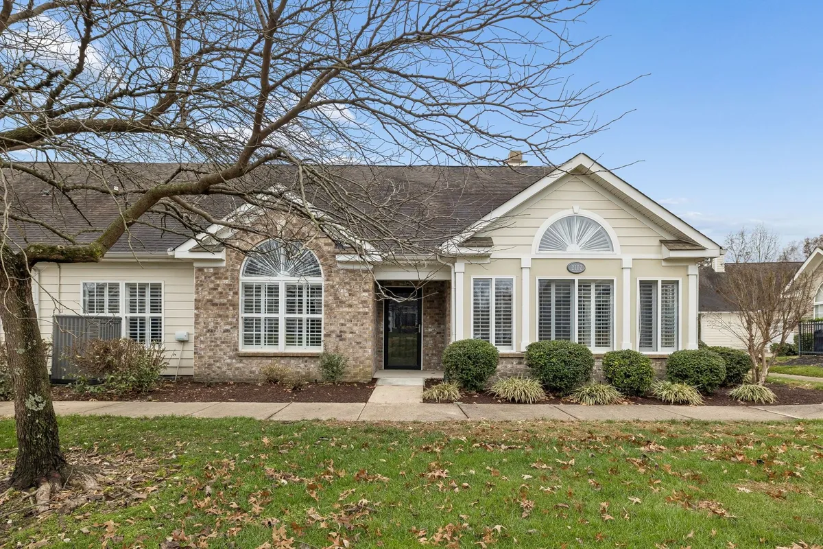 Property Slideshow image 1 of 39 | 825 s browns ln 2102, Gallatin, TN, 37066