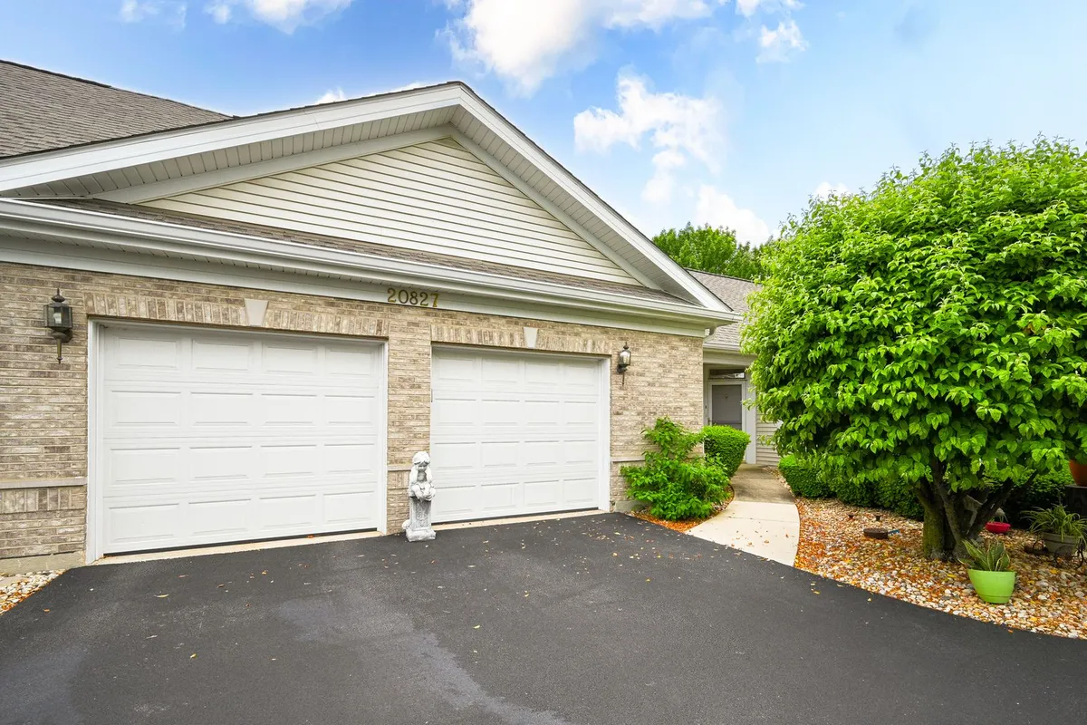 Property Slideshow image 1 of 24 | 20827 w honeysuckle ct, Plainfield, IL, 60544