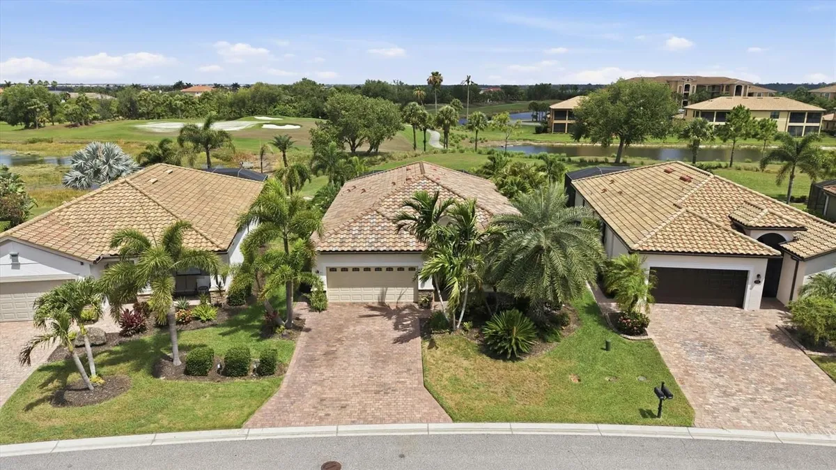 Property Slideshow image 1 of 100 | 6540 willowshire way, Bradenton, FL, 34212