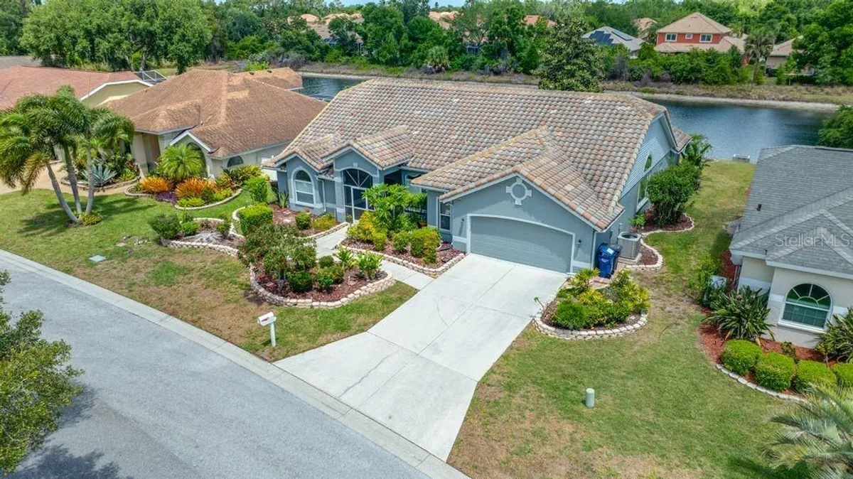Property Slideshow image 1 of 37 | 5321 gardens dr, Sarasota, FL, 34243