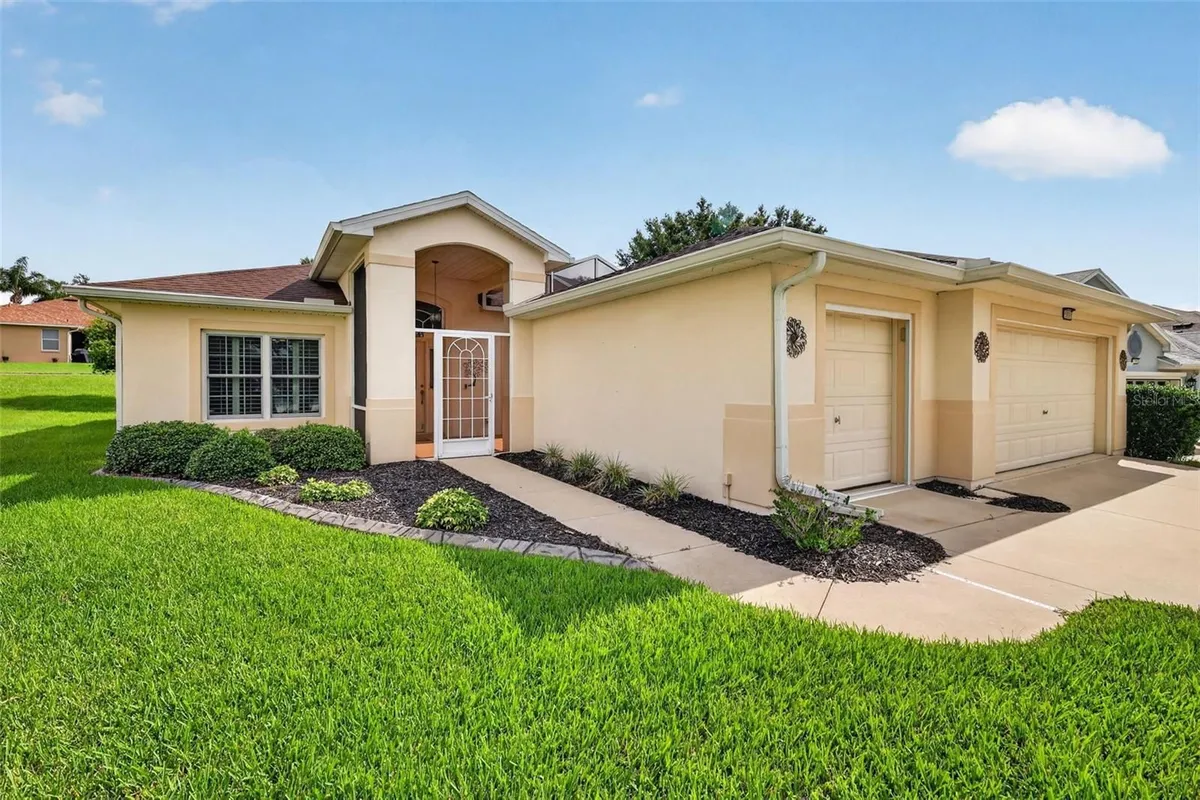 Property Slideshow image 1 of 45 | 5809 bounty cir, Tavares, FL, 32778