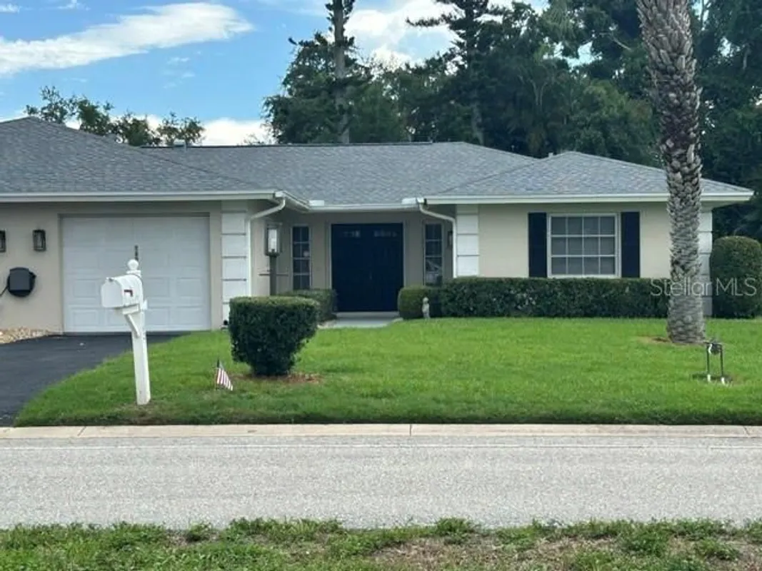 Property Slideshow image 1 of 16 | 7102 w country club dr, Sarasota, FL, 34243
