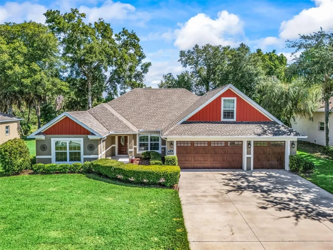 Property Slideshow image 1 of 43 | 5331 grove mnr, Lady Lake, FL, 32159