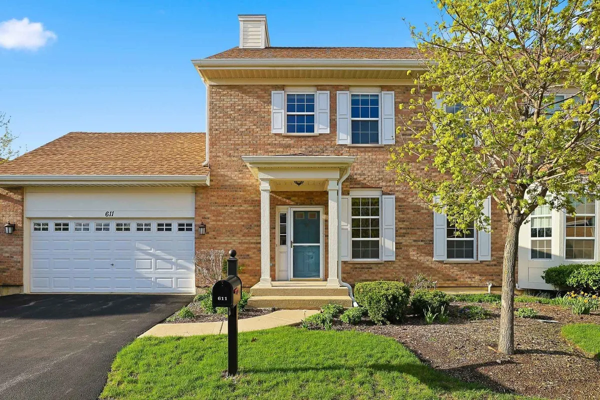Property Slideshow image 1 of 25 | 611 belmont ln, Carol Stream, IL, 60188