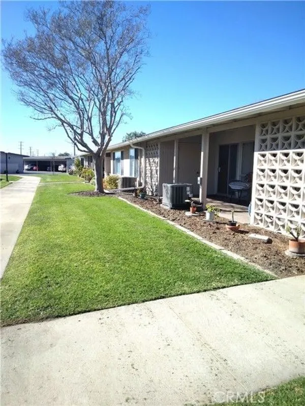 Property Slideshow image 1 of 25 | 13061 del monte dr, Seal Beach, CA, 90740