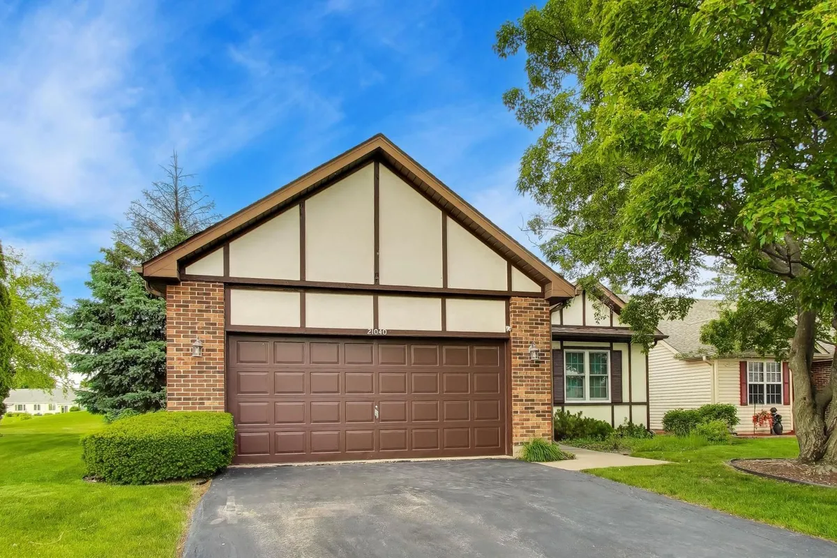 Property Slideshow image 1 of 48 | 21040 w hazelnut ln, Plainfield, IL, 60544