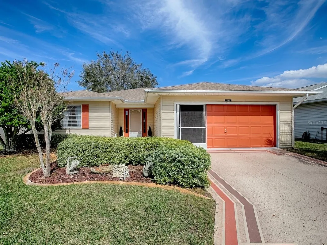 Property Slideshow image 1 of 43 | 305 ranchwood dr, Leesburg, FL, 34748
