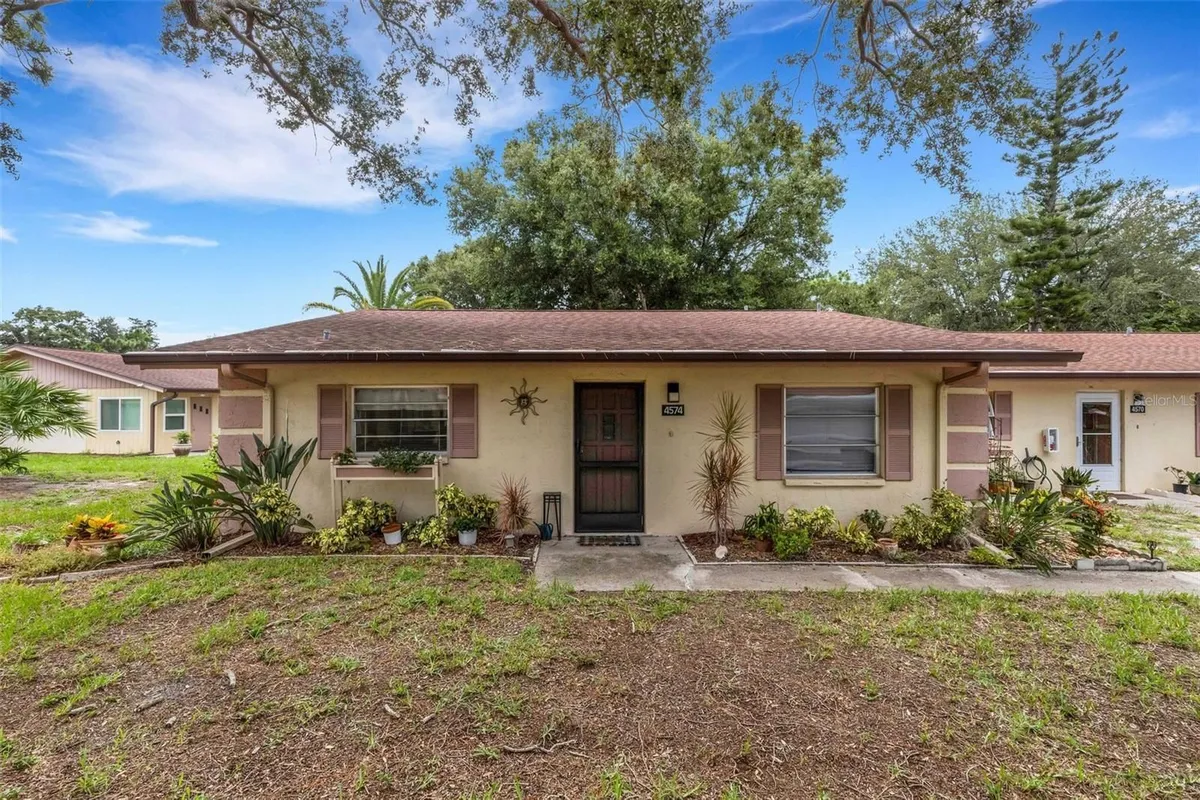 Property Slideshow image 1 of 31 | 4574 mohican trl 151, Sarasota, FL, 34233