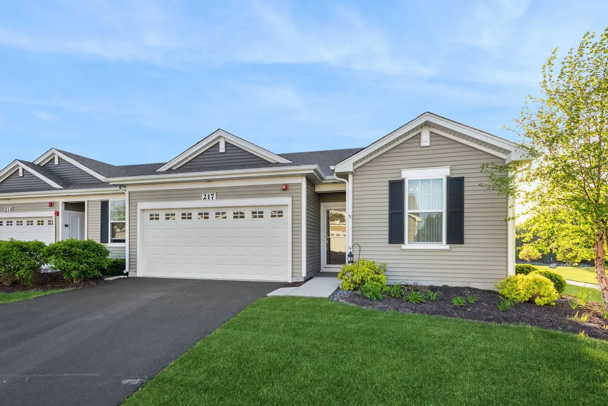 Property Slideshow image 1 of 22 | 217 sussex ct, North Aurora, IL, 60542