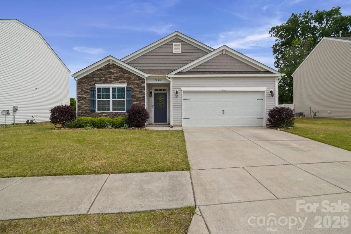 Property Slideshow image 1 of 29 | 2228 apple glen ln, Charlotte, NC, 28269