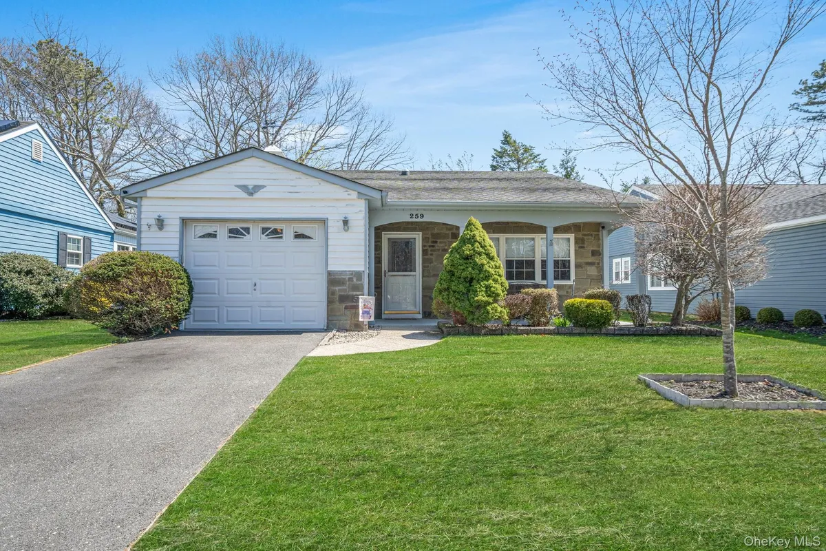 Property Slideshow image 1 of 31 | 259 edinburgh dr, Brookhaven, NY, 11961