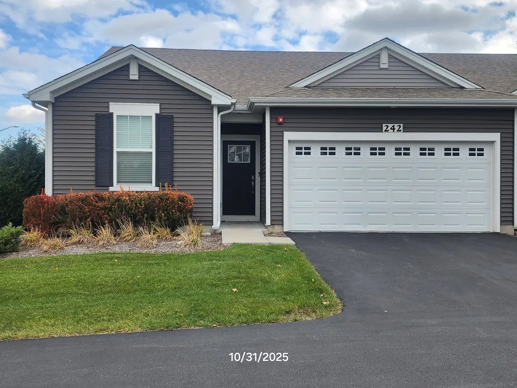 Property Slideshow image 1 of 2 | 242 sussex ln, North Aurora, IL, 60542