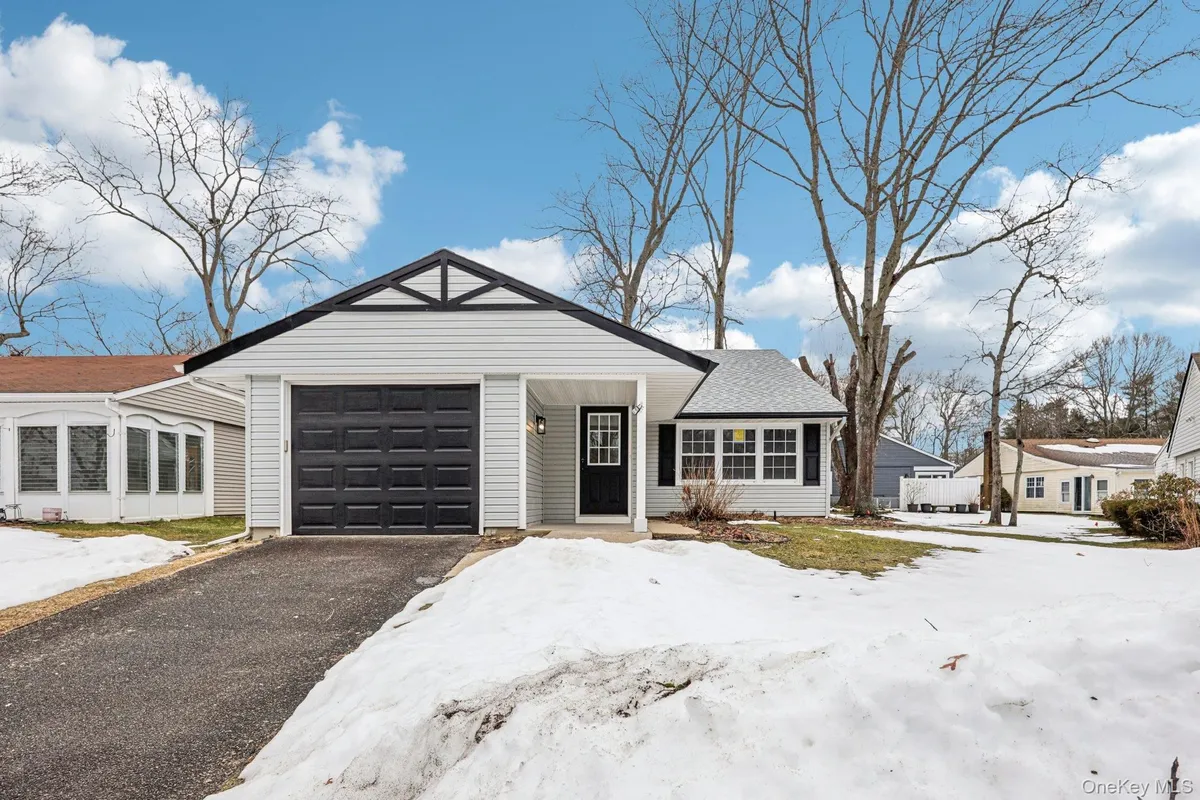 Property Slideshow image 1 of 33 | 151 laurance ln, Brookhaven, NY, 11961