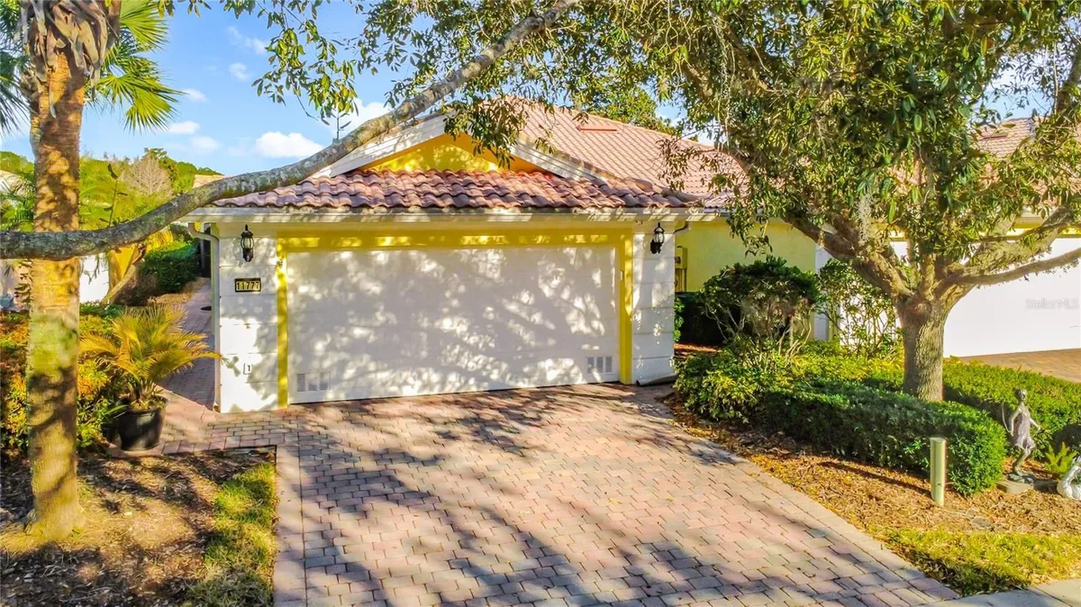 Property Slideshow image 1 of 41 | 11777 fan tail ln, Orlando, FL, 32827