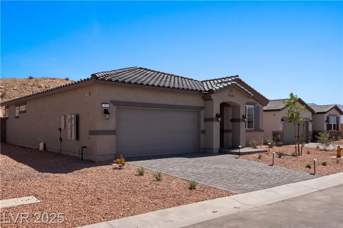 Property Slideshow image 1 of 38 | 558 jefferson ln, Mesquite, NV, 89027