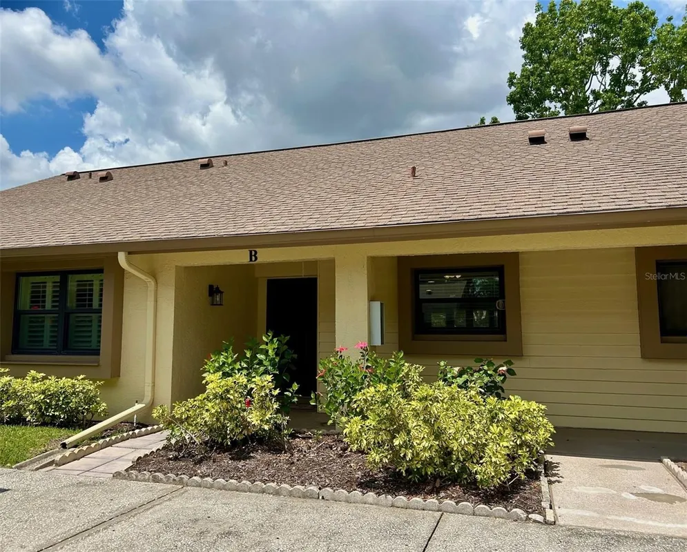 Property Slideshow image 1 of 23 | 2567 oakleaf ln 41b, Clearwater, FL, 33763