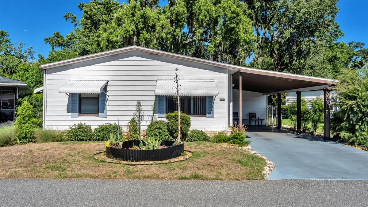 Property Slideshow image 1 of 41 | 4959 colonnades cir, Lakeland, FL, 33811