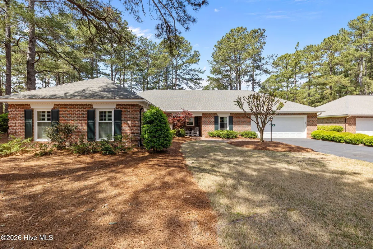 Property Slideshow image 1 of 52 | 35 courtney pl, Southern Pines, NC, 28387