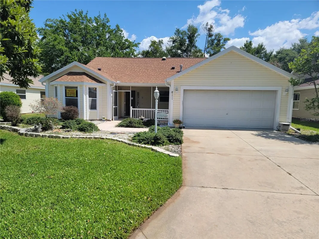 Property Slideshow image 1 of 76 | 1033 oak forest dr, The Villages, FL, 32162