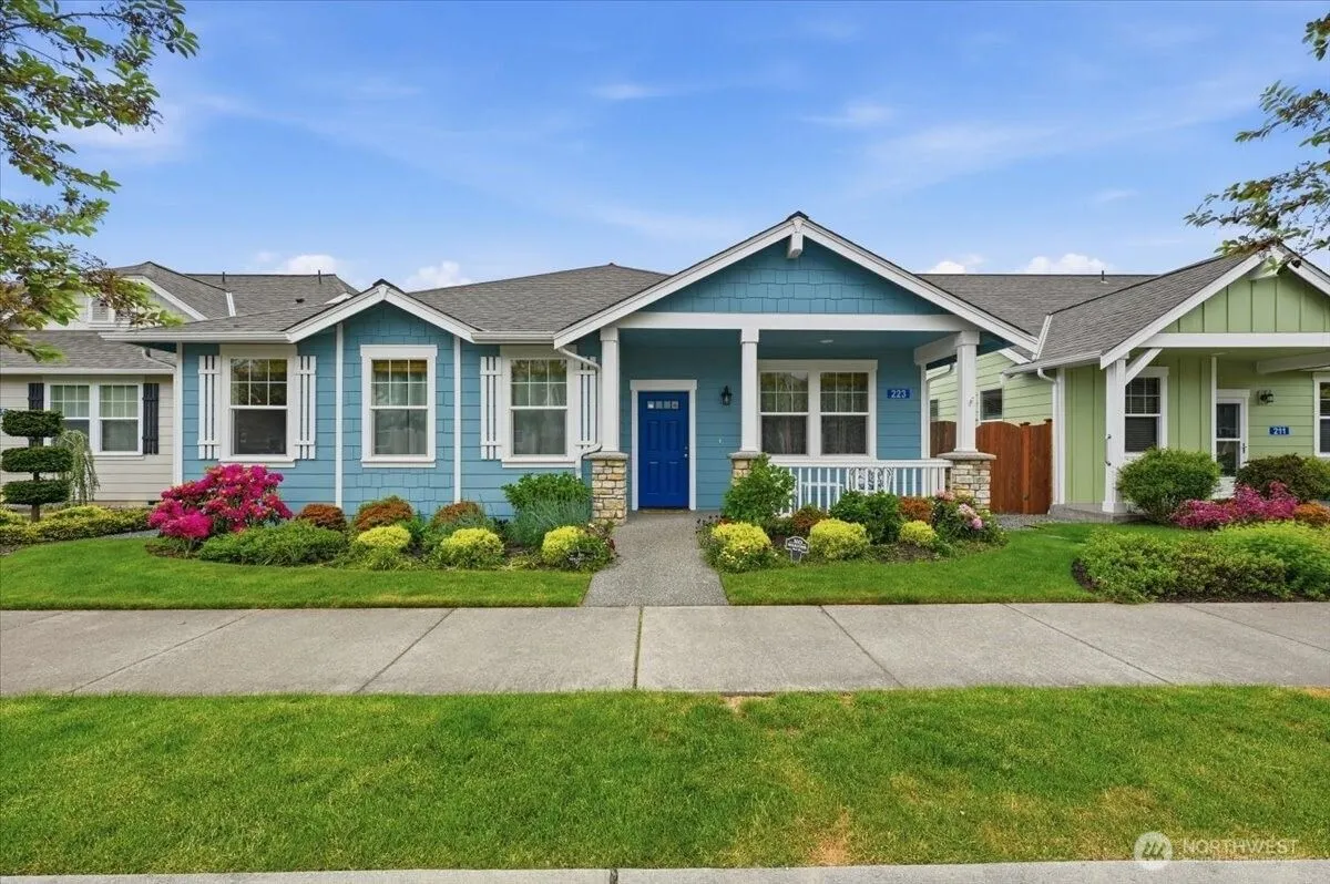 Property Slideshow image 1 of 33 | 223 s 48th pl, Mount Vernon, WA, 98274