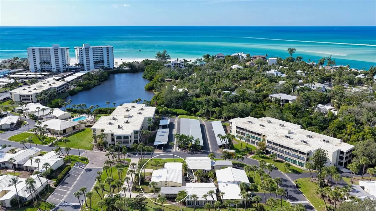 Property Slideshow image 1 of 72 | 204 hourglass way # v9, Sarasota, FL, 34242