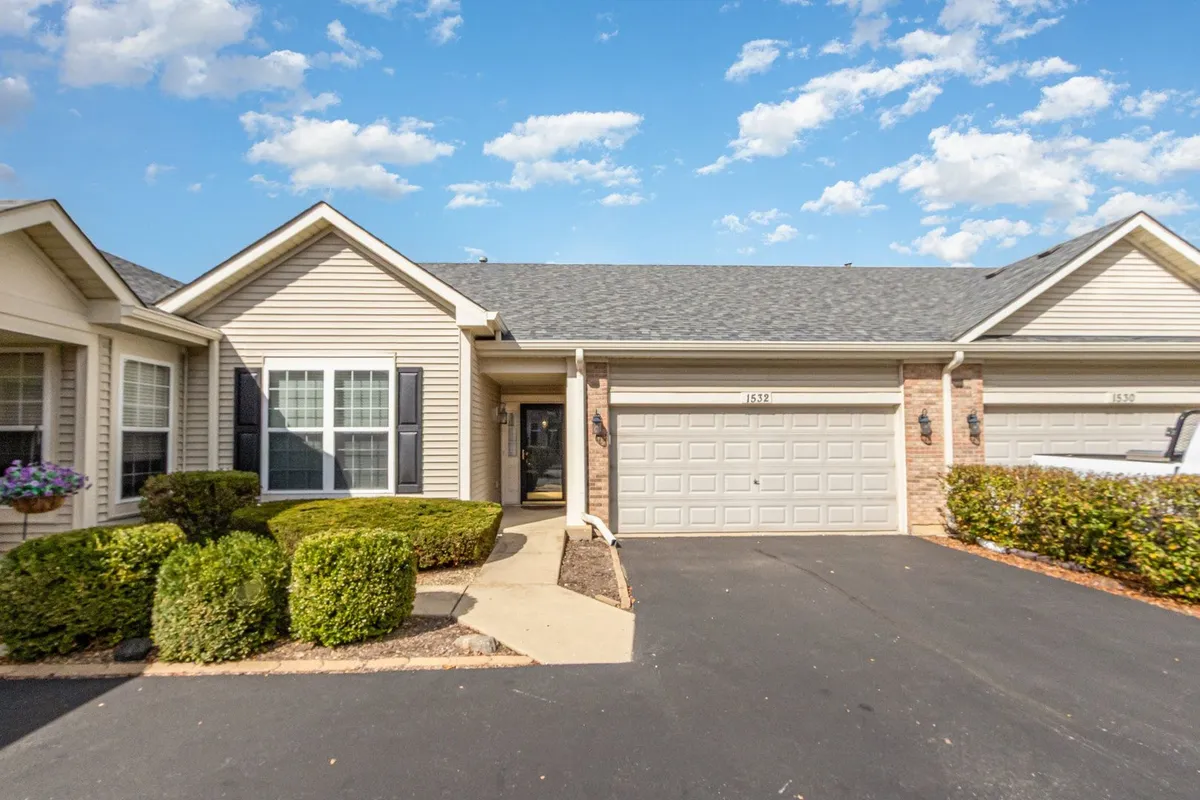 Property Slideshow image 1 of 16 | 1532 w cadillac cir, Romeoville, IL, 60446