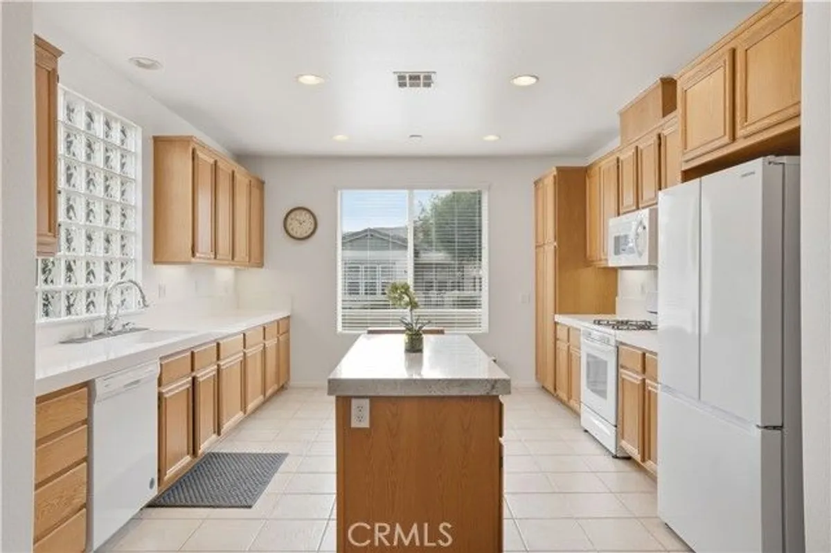 Property Slideshow image 1 of 37 | 8160 doral ln, Hemet, CA, 92545
