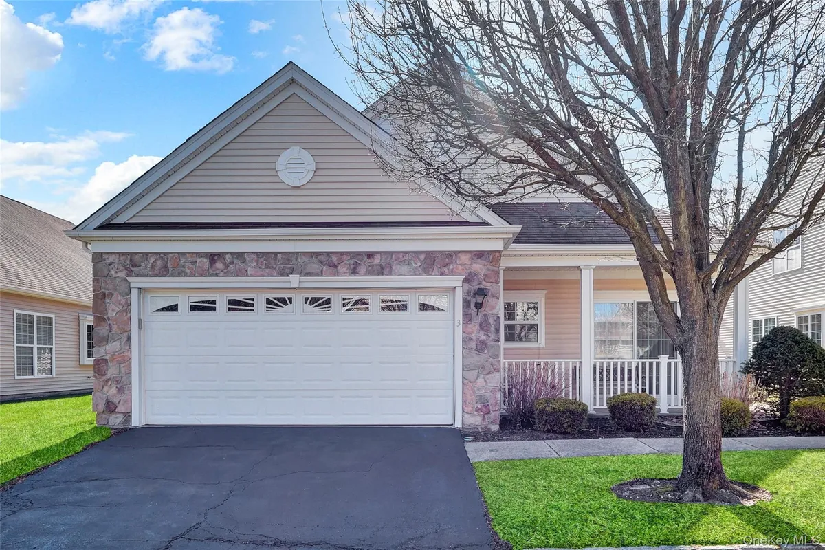 Property Slideshow image 1 of 28 | 3 louden loop, Brookhaven, NY, 11766