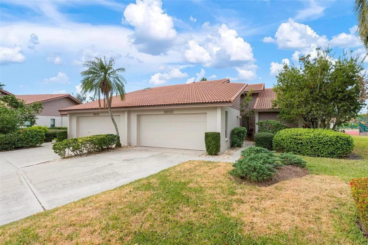 Property Slideshow image 1 of 52 | 3920 wilshire ct 80, Sarasota, FL, 34238