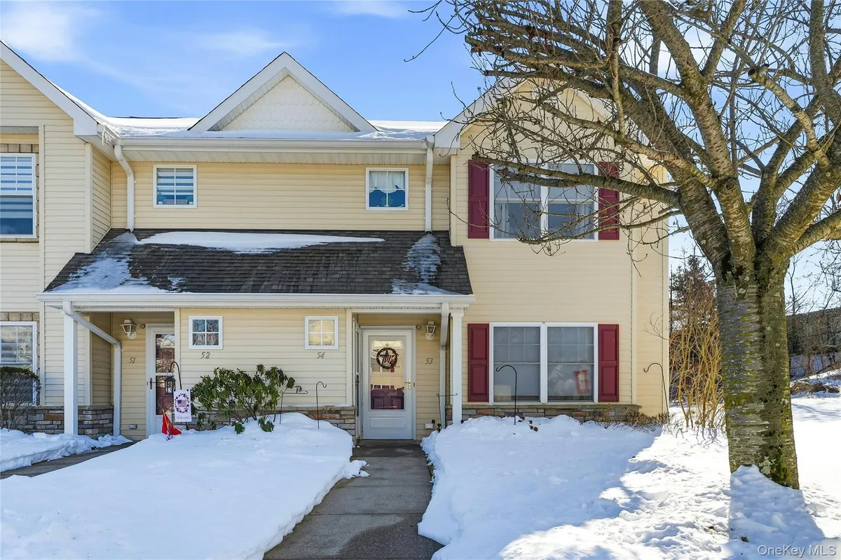 Property Slideshow image 1 of 36 | 54 morley cir, Melville, NY, 11747