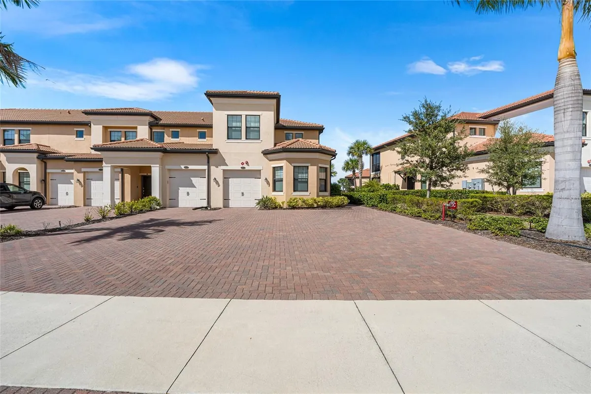 Property Slideshow image 1 of 74 | 10038 crooked creek dr unit 103, Venice, FL, 34293