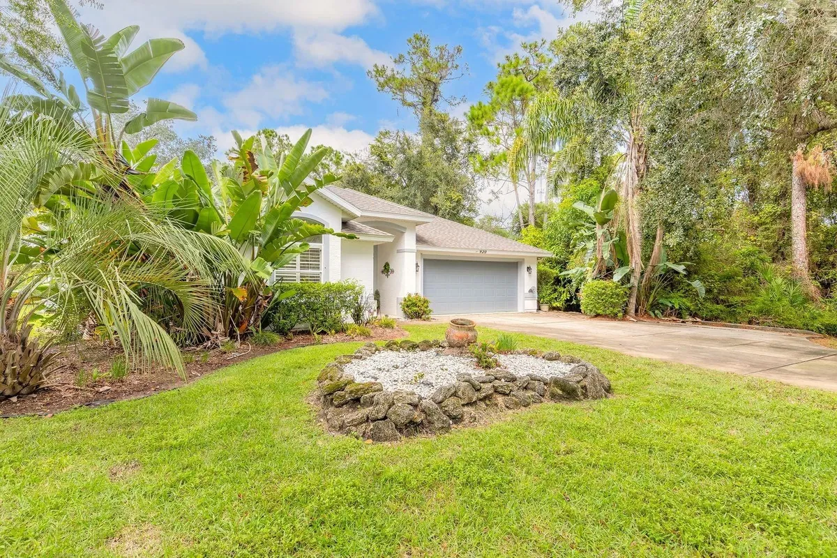Property Slideshow image 1 of 44 | 920 brookridge ln, Ormond Beach, FL, 32174