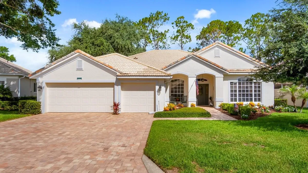 Property Slideshow image 1 of 35 | 3916 payton ct, Clermont, FL, 34711