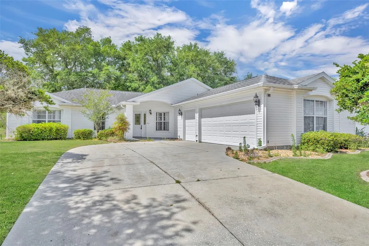 Property Slideshow image 1 of 57 | 4936 sawgrass lake cir, Leesburg, FL, 34748
