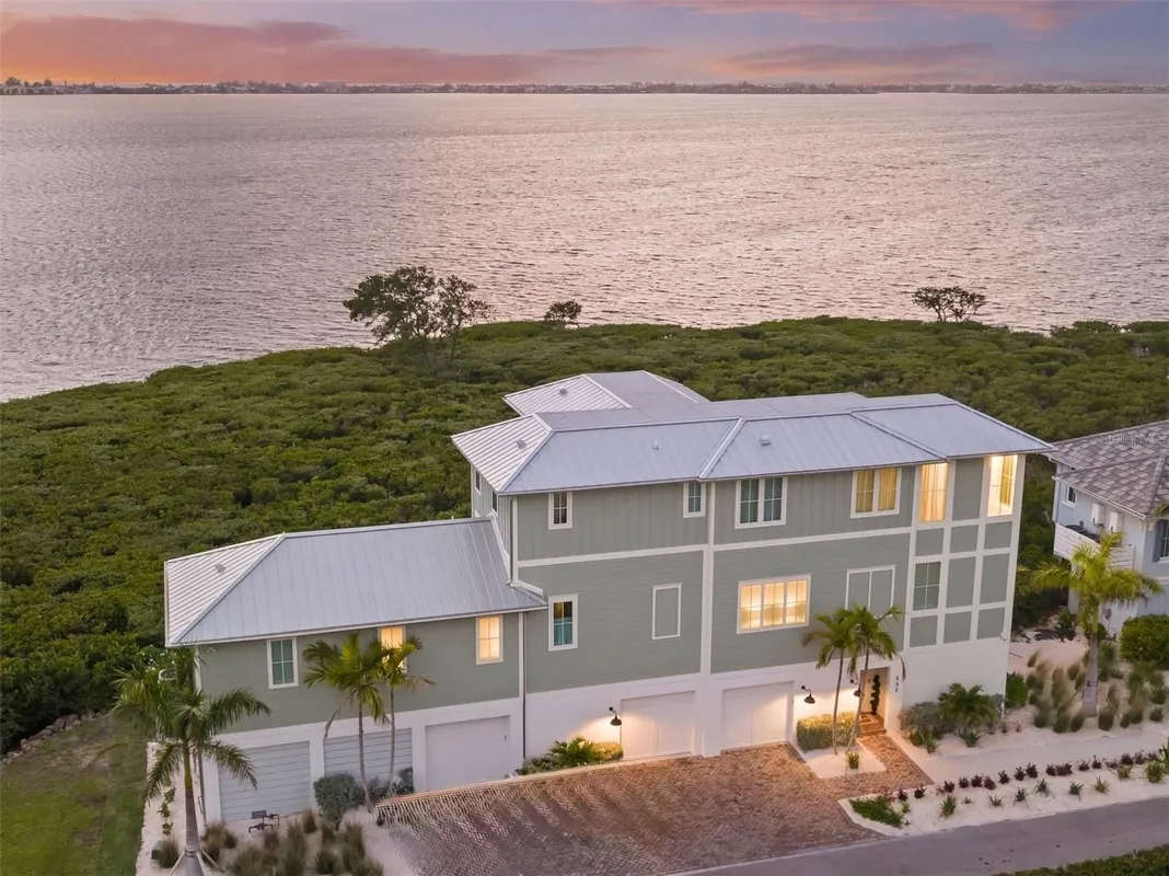 Property Slideshow image 1 of 83 | 332 harbour sound ct, Bradenton, FL, 34209