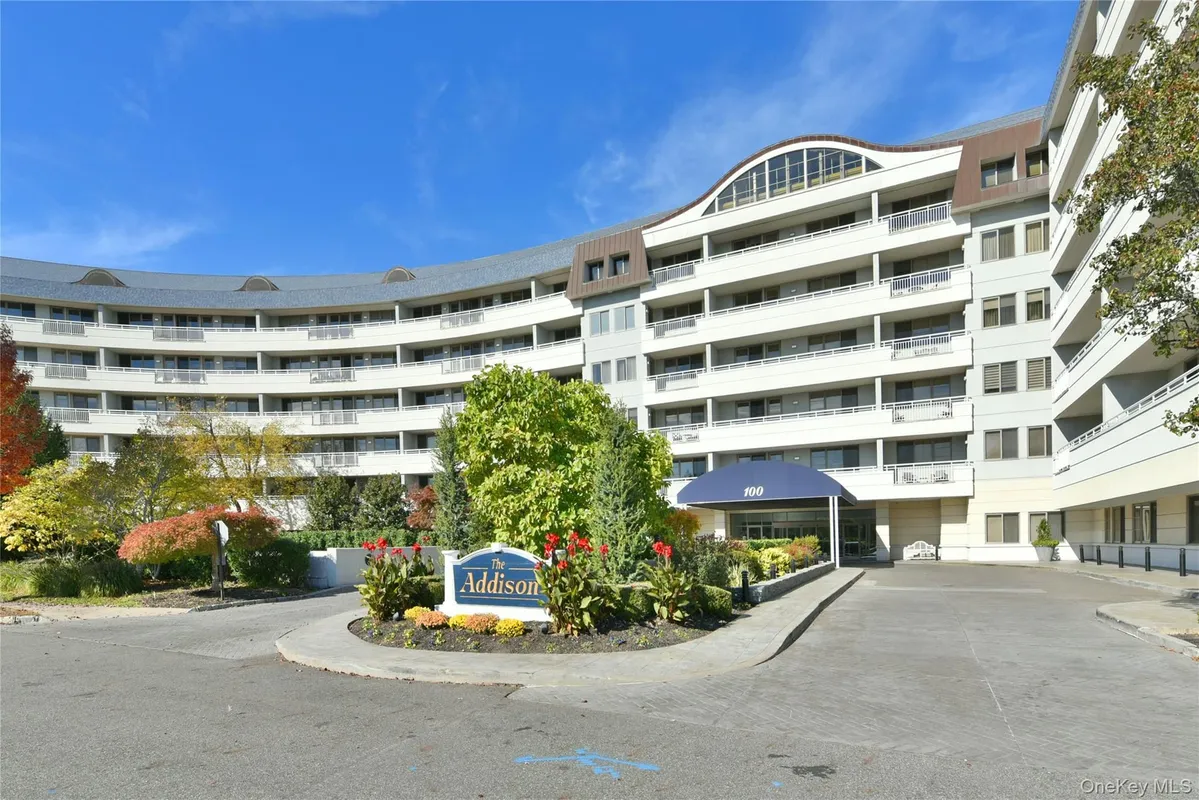 Property Slideshow image 1 of 9 | 100 harborview dr 555, North Hempstead, NY, 11050