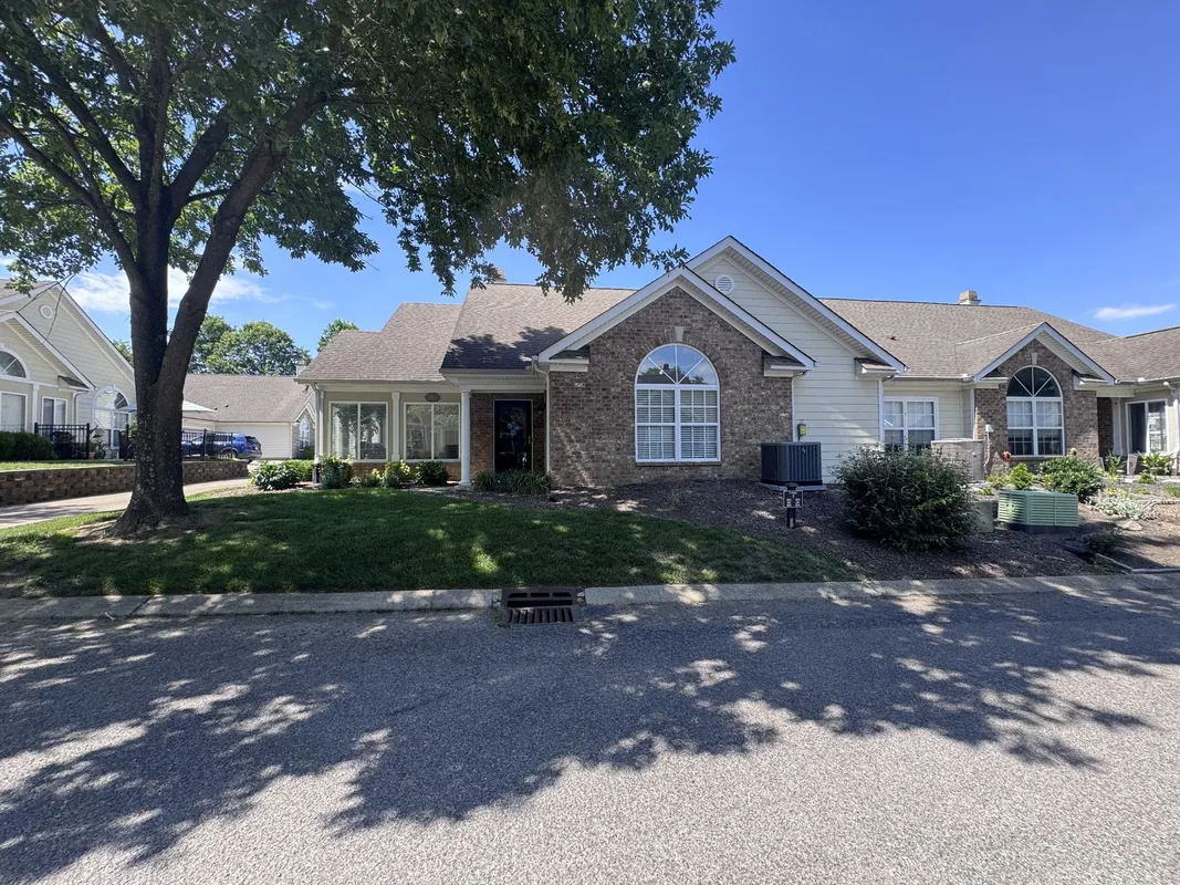 Property Slideshow image 1 of 42 | 825 s browns ln 301, Gallatin, TN, 37066