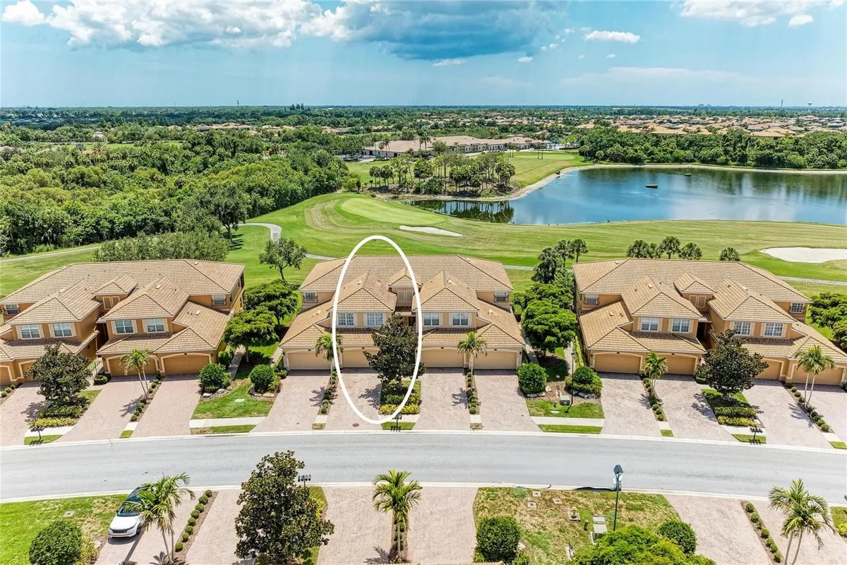 Property Slideshow image 1 of 76 | 314 winding brook ln 102, Bradenton, FL, 34212