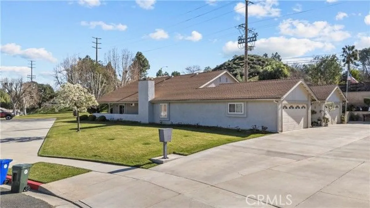 Property Slideshow image 1 of 32 | 19002 ave, Newhall, CA, 91321