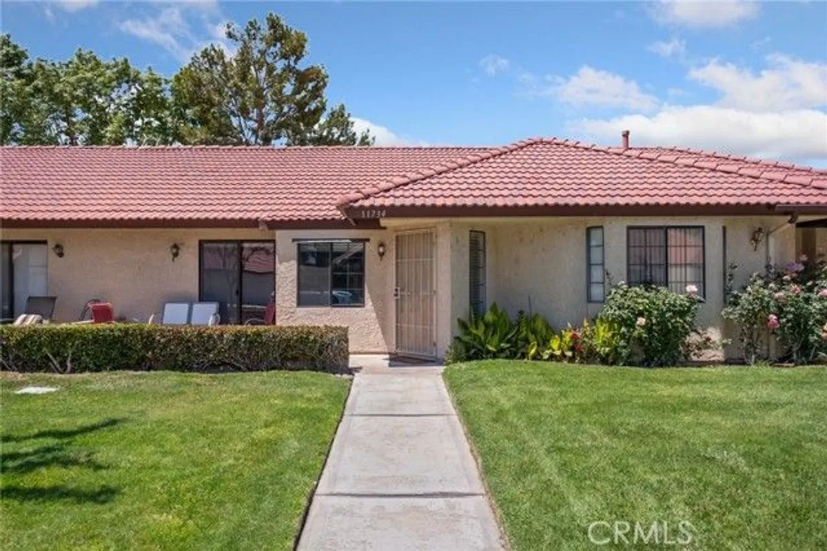 Property Slideshow image 1 of 20 | 11734 cottonwood dr, Apple Valley, CA, 92308