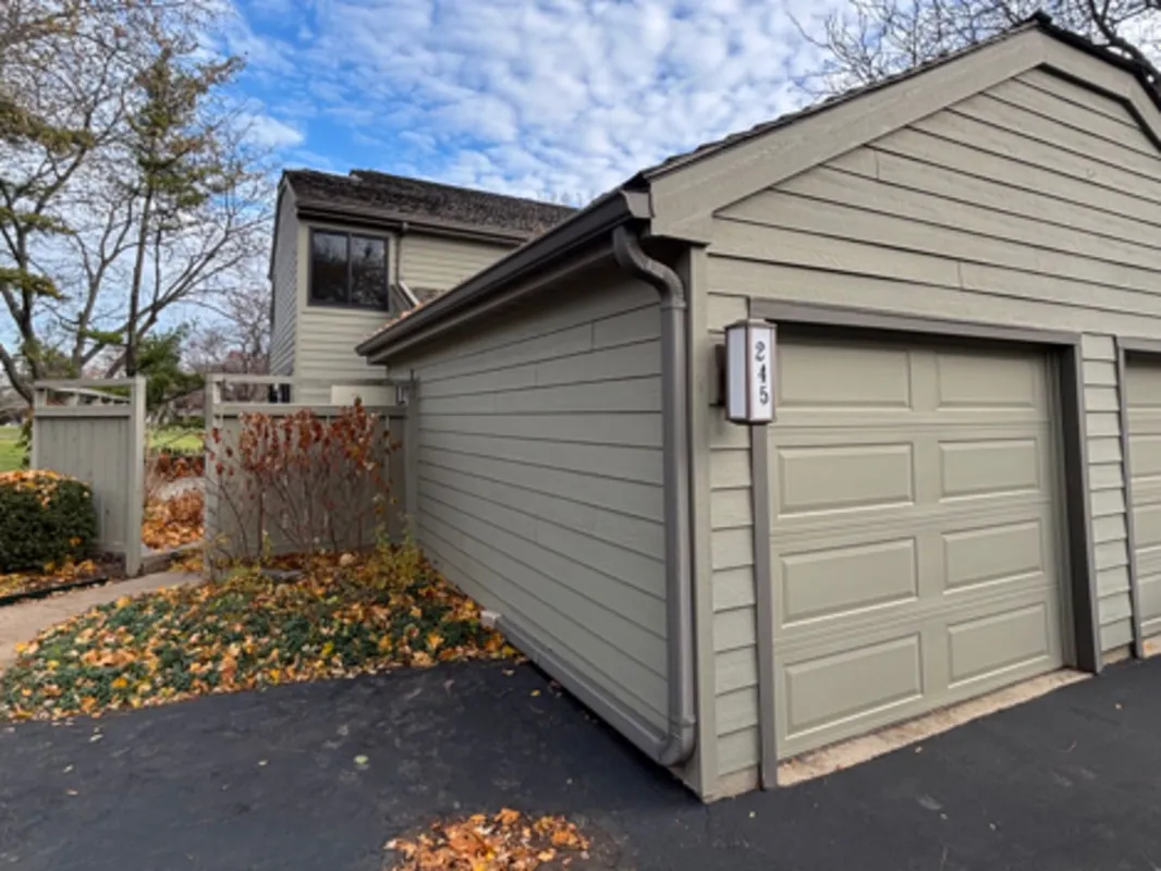 Property Slideshow image 1 of 1 | 245 timber ridge ln # 245, Lake Barrington, IL, 60010