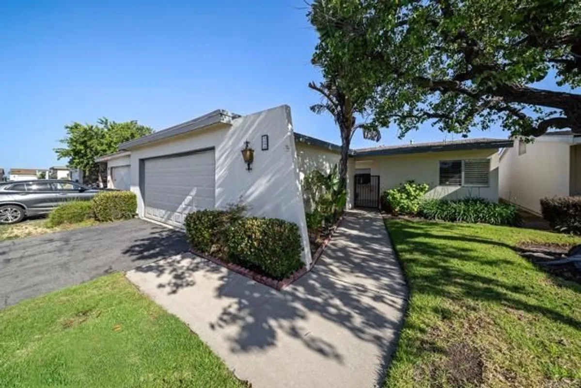 Property Slideshow image 1 of 32 | 3902 vista campana 22, Oceanside, CA, 92057
