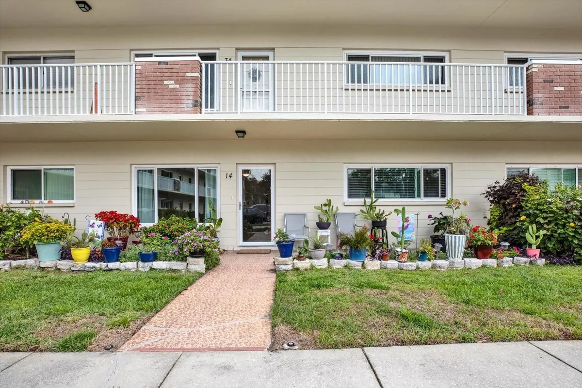 Property Slideshow image 1 of 18 | 2262 swedish dr 14, Clearwater, FL, 33763