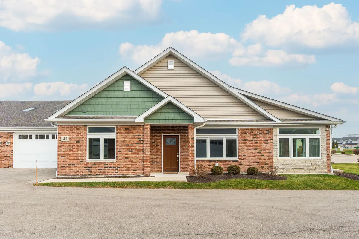 Property Slideshow image 1 of 57 | 45 briden ln 45, Sycamore, IL, 60178