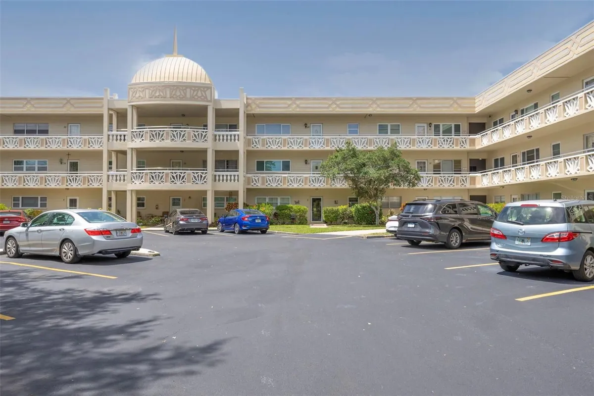 Property Slideshow image 1 of 38 | 2350 haitian dr 28, Clearwater, FL, 33763