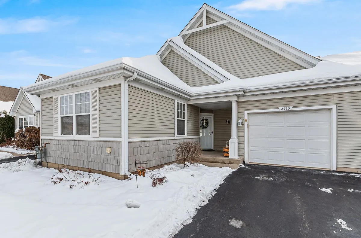 Property Slideshow image 1 of 21 | 2525 park ridge ct # 2525, Crest Hill, IL, 60403