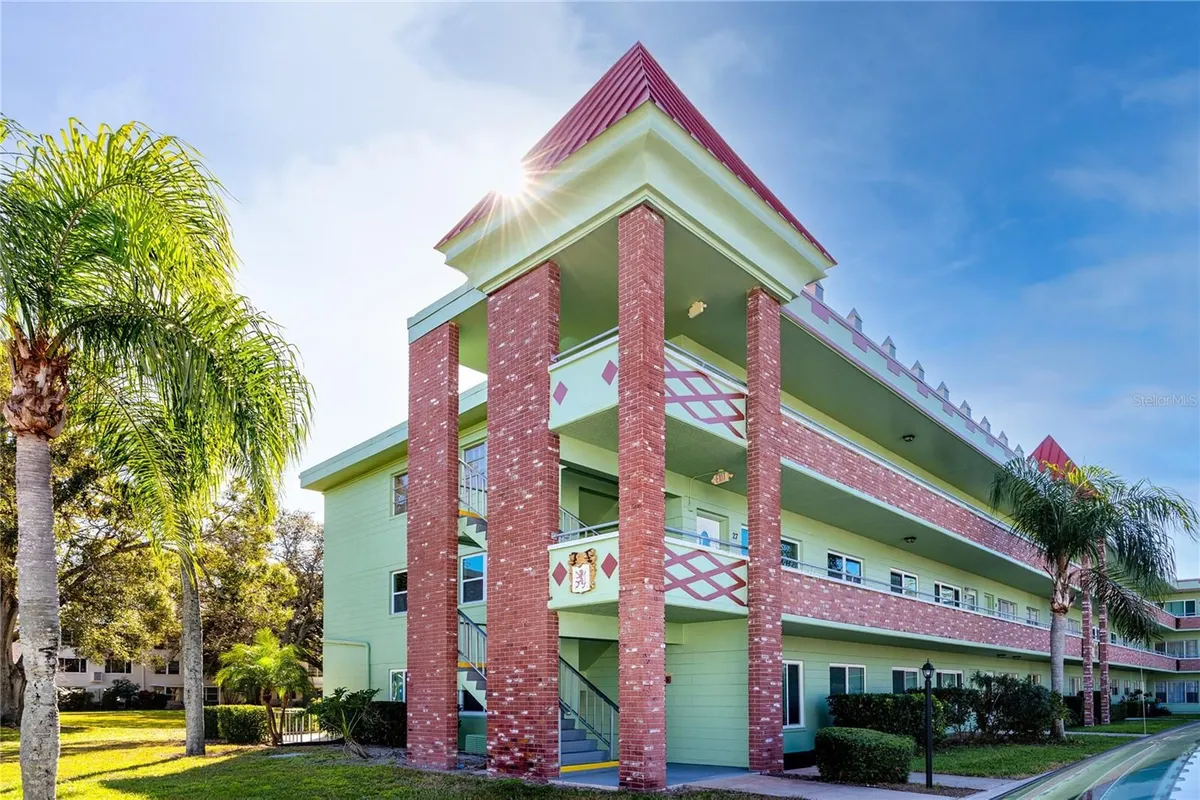 Property Slideshow image 1 of 41 | 2359 finlandia ln apt 27, Clearwater, FL, 33763