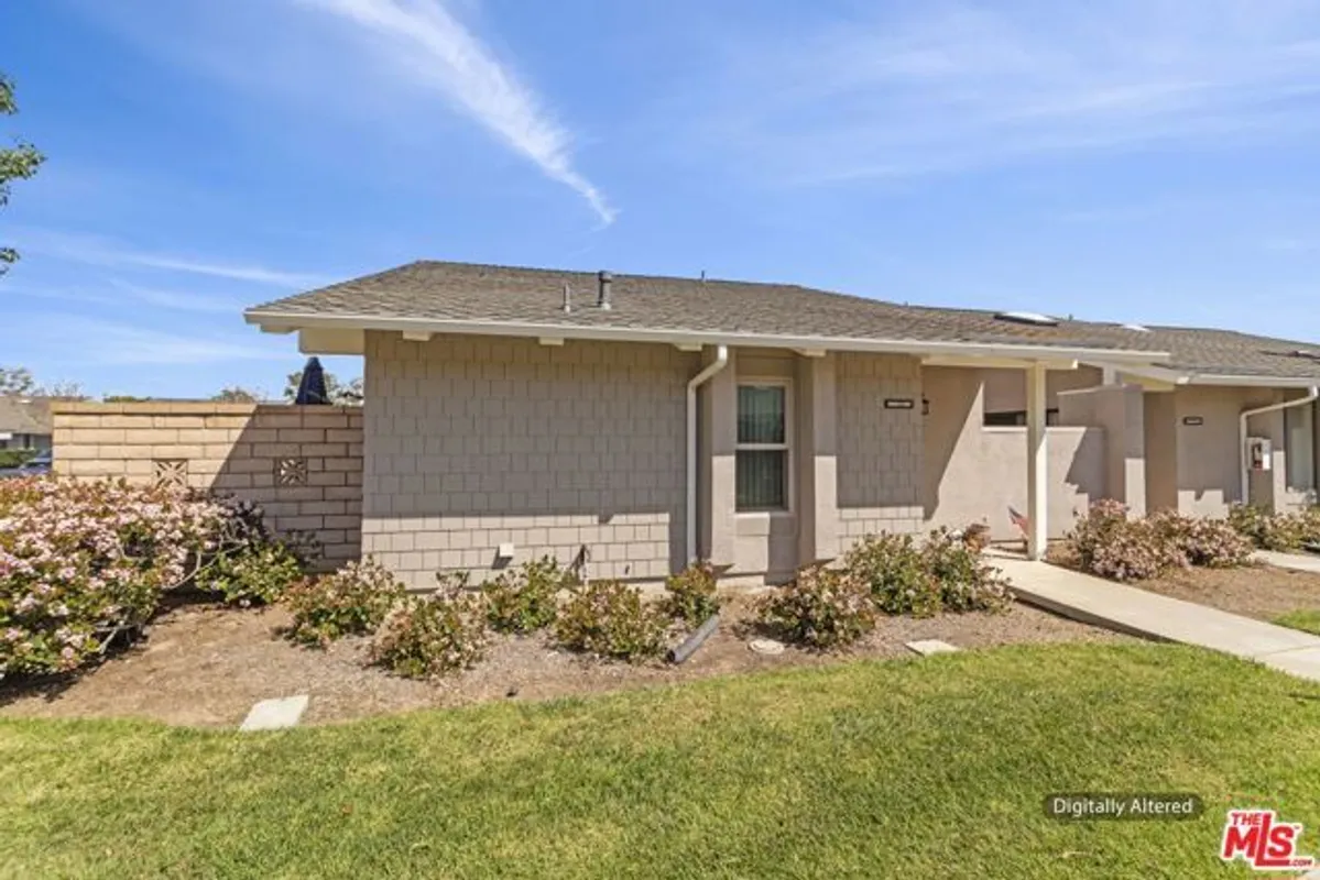 Property Slideshow image 1 of 25 | 8886 plumas cir 1121a, Huntington Beach, CA, 92646