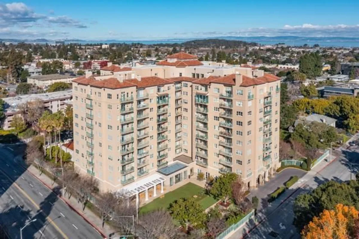 Property Slideshow image 1 of 12 | 1 baldwin ave 822, San Mateo, CA, 94401