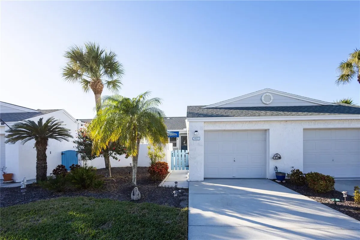 Property Slideshow image 1 of 52 | 862 waterside ln, Bradenton, FL, 34209